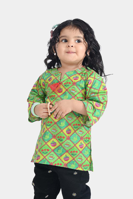 Infant Girls Cotton Printed Kurti Kettle And Flowers Ind-Multi